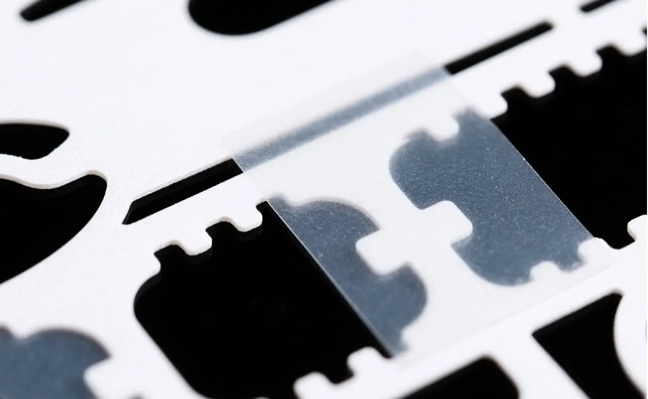 Pemotongan Laser Film: Mengapa Menggunakan Sistem Kontrol Laser Lanjutan?
