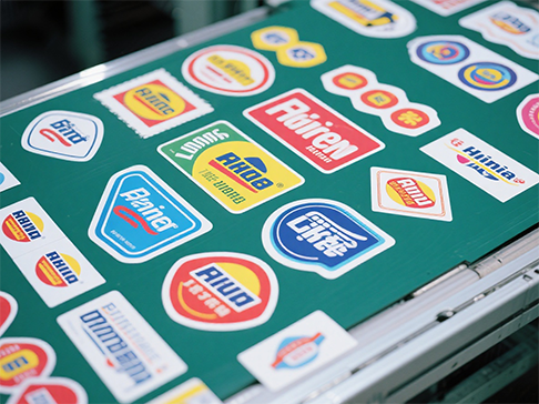 Jenis pengontrol laser apa yang dapat digunakan untuk pemotongan mati laser berperekat